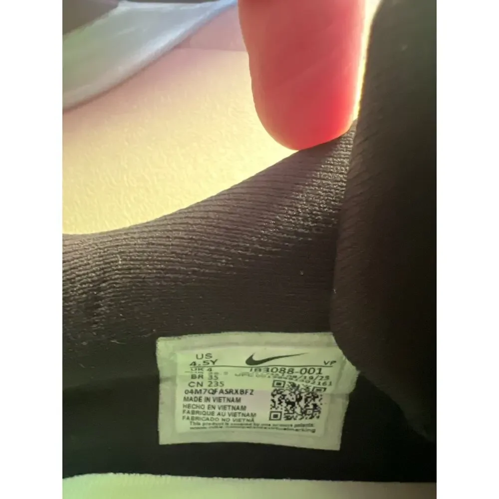 nike sabrina 3 (gs) black smoke 4.5y